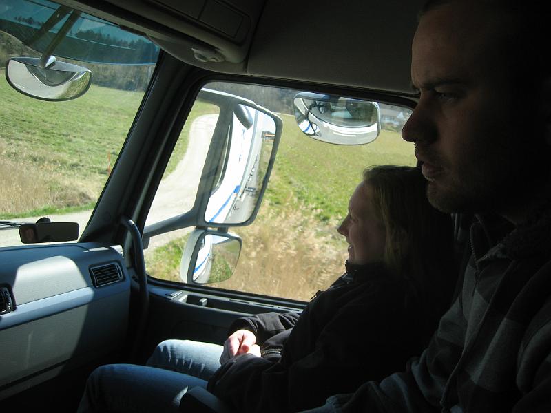 1 april 2008 156.jpg - Moa och Fredrik i lastbilen.
